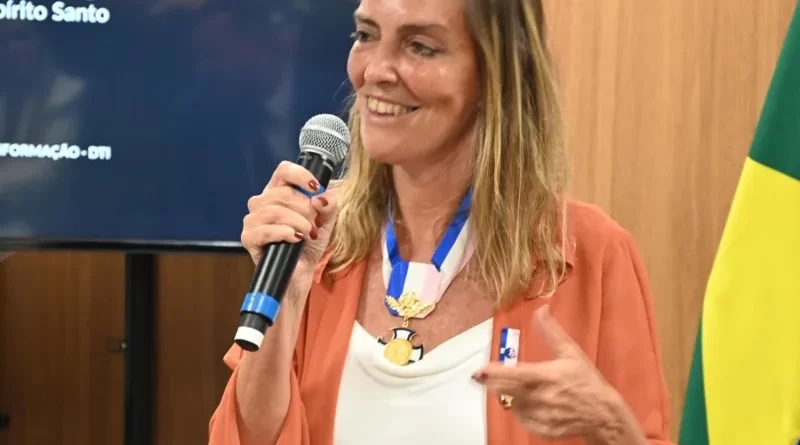 Tatiana Sampaio recebe maior honraria do estado do Espírito Santo