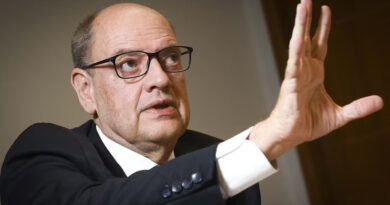 Governador interino exonera mais 94 pessoas totalizando 638