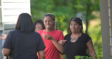 Atirador mata oito crianças em ataques a casas nos EUA