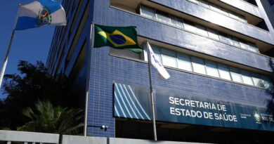 Governador interino, do Rio de Janeiro, “passa pente-fino” na saúde