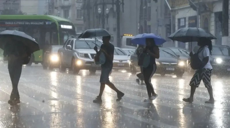 Chuva volta a ganhar força no Sul e Sudeste; veja previsão do tempo