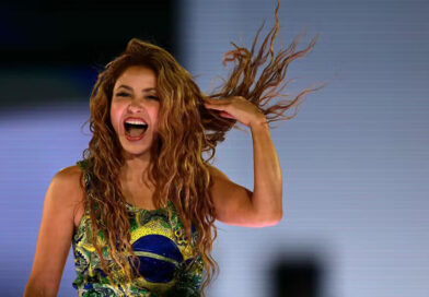 Com show de drones, convidados especiais Shakira conquista o público em Copacabana