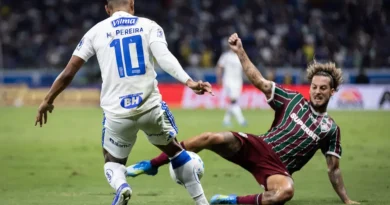 Fluminense abriu placar com John Kennedy, mas gol de falta deu empate diante do Cruzeiro Fluminense abriu placar com John Kennedy, mas gol de falta deu empate diante do Cruzeiro