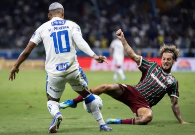 Fluminense abriu placar com John Kennedy, mas gol de falta deu empate diante do Cruzeiro Fluminense abriu placar com John Kennedy, mas gol de falta deu empate diante do Cruzeiro
