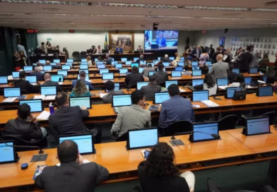 CCJ da Câmara aprova PEC que reduz maioridade penal de 18 para 16 anos CCJ da Câmara aprova PEC que reduz maioridade penal de 18 para 16 anos