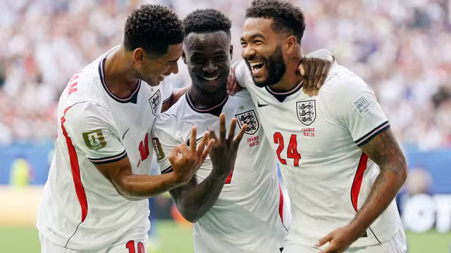 Inglaterra vence a França e fica em terceiro na Copa do Mundo Inglaterra vence a França e fica em terceiro na Copa do Mundo