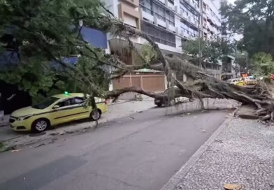 Caos no Rio: ventos de mais de 100 km/h causam apagão, estragos e metrô e trens param