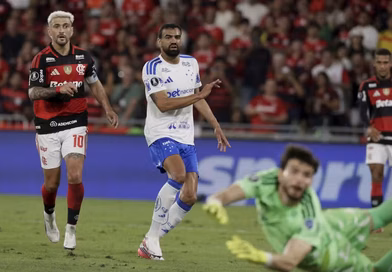 Flamengo supera o Cruzeiro e chega às quartas de final da Libertadores Flamengo supera o Cruzeiro e chega às quartas de final da Libertadores