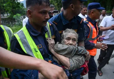 Avalanche de lama na fronteira do Nepal com o Tibete deixa 98 mortos e centenas de desaparecidos