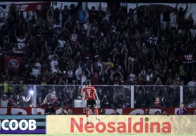 Flamengo goleia Mirassol e se aproxima do Palmeiras na liderança do Brasileiro
