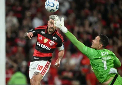 Após classificação do Flamengo, Arrascaeta e Rossi detonam gramado do Maracanã