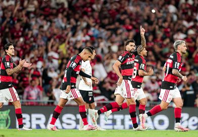Bruno Henrique leva Flamengo de volta à liderança do Brasileiro em vitória sobre o Corinthians Bruno Henrique leva Flamengo de volta à liderança do Brasileiro em vitória sobre o Corinthians