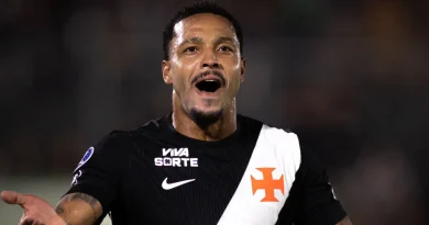 Diretor de futebol do Vasco confirma que David estará disponível para duelo com o Vitória