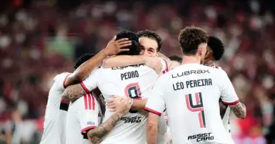 Pedro desencanta, Flamengo goleia no clássico contra o Vasco
