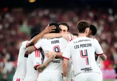 Pedro desencanta, Flamengo goleia no clássico contra o Vasco