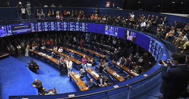 Escala 6×1 é aprovada, em dois turnos e reduz jornada de trabalho Escala 6×1 é aprovada, em dois turnos e reduz jornada de trabalho