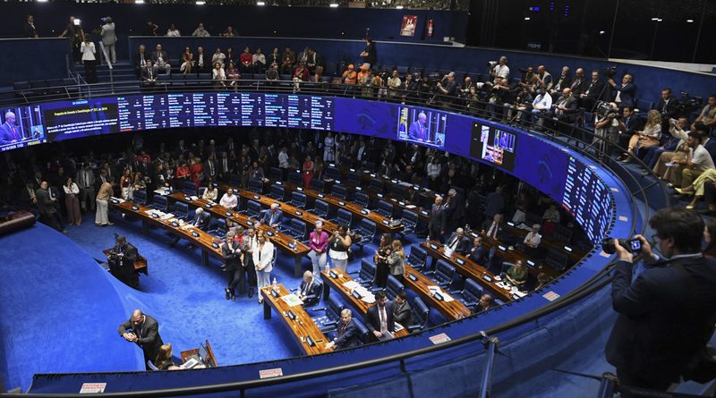 Escala 6×1 é aprovada, em dois turnos e reduz jornada de trabalho Escala 6×1 é aprovada, em dois turnos e reduz jornada de trabalho