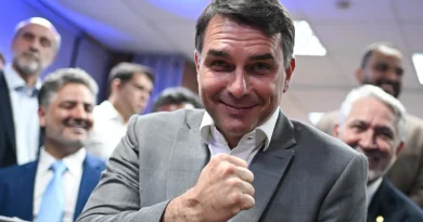 Flávio Bolsonaro foi embora para os EUA Flávio Bolsonaro foi embora para os EUA